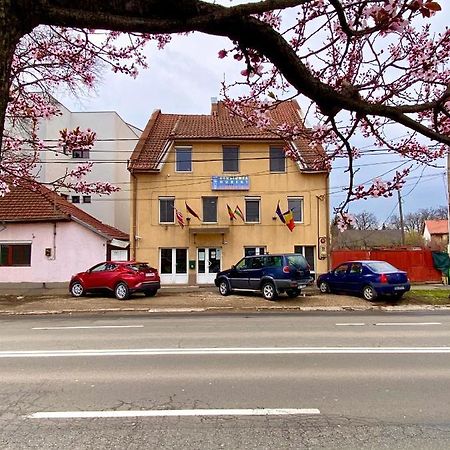 Pensiunea Hubert Oradea Exterior foto