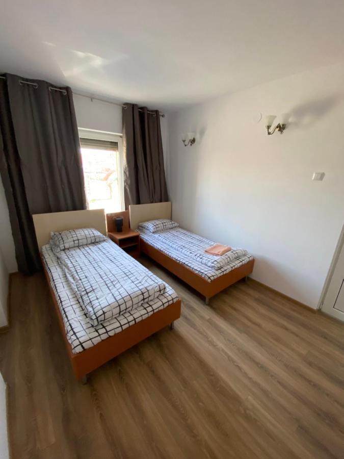 Pensiunea Hubert Oradea Exterior foto