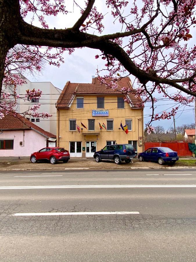Pensiunea Hubert Oradea Exterior foto